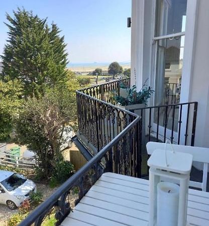 Wight On The Beach, Sleeps 4, Free Off Road Parking, Balcony With Sea Views Ryde  Exterior photo