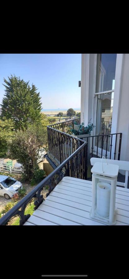 Wight On The Beach, Sleeps 4, Free Off Road Parking, Balcony With Sea Views Ryde  Exterior photo