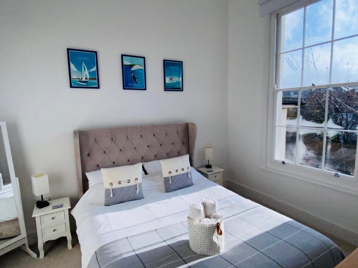 Wight On The Beach, Sleeps 4, Free Off Road Parking, Balcony With Sea Views Ryde  Exterior photo