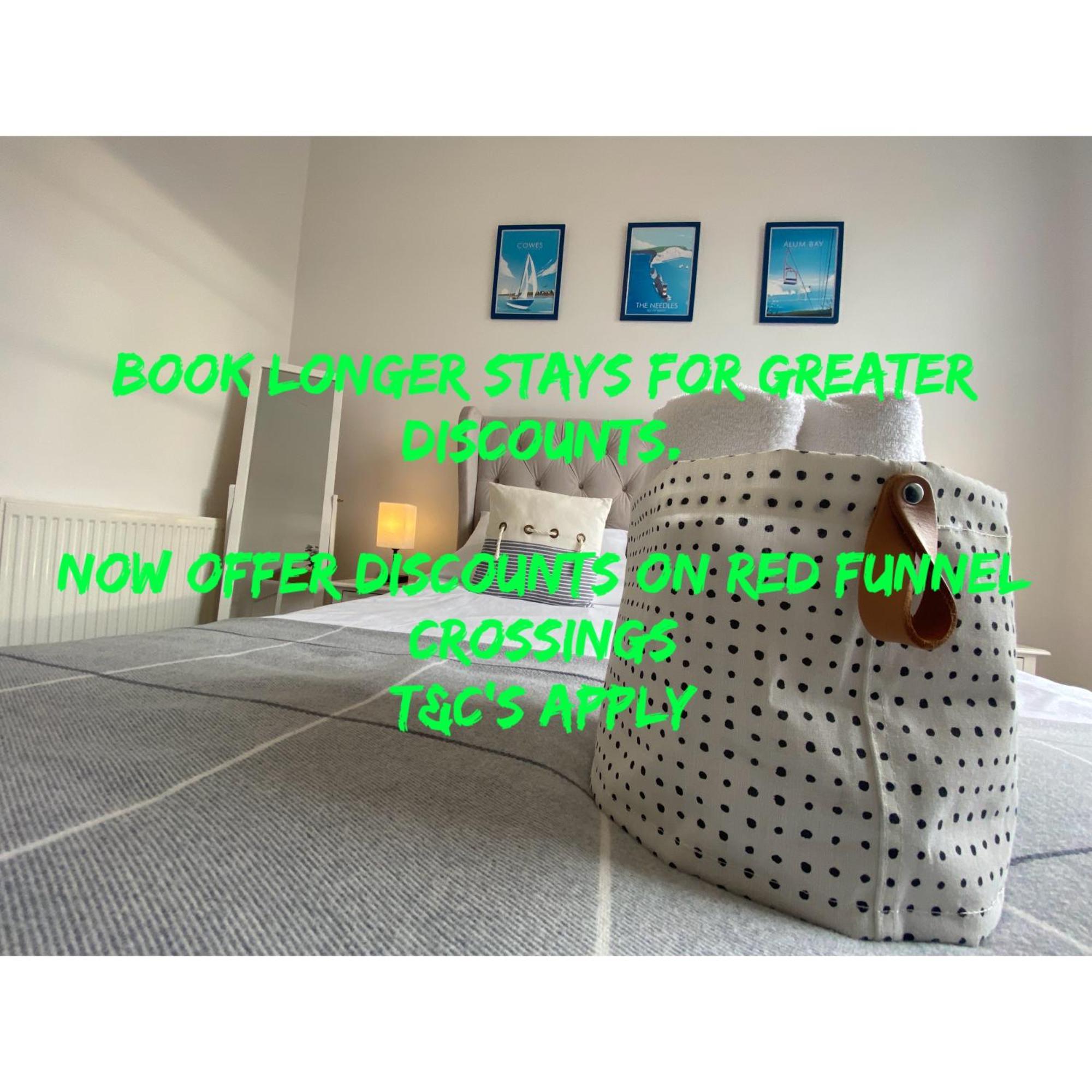 Wight On The Beach, Sleeps 4, Free Off Road Parking, Balcony With Sea Views Ryde  Exterior photo