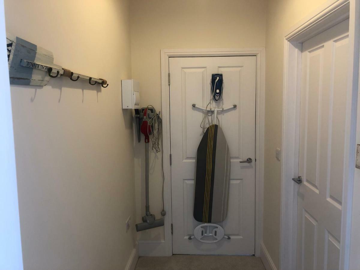 Wight On The Beach, Sleeps 4, Free Off Road Parking, Balcony With Sea Views Ryde  Exterior photo