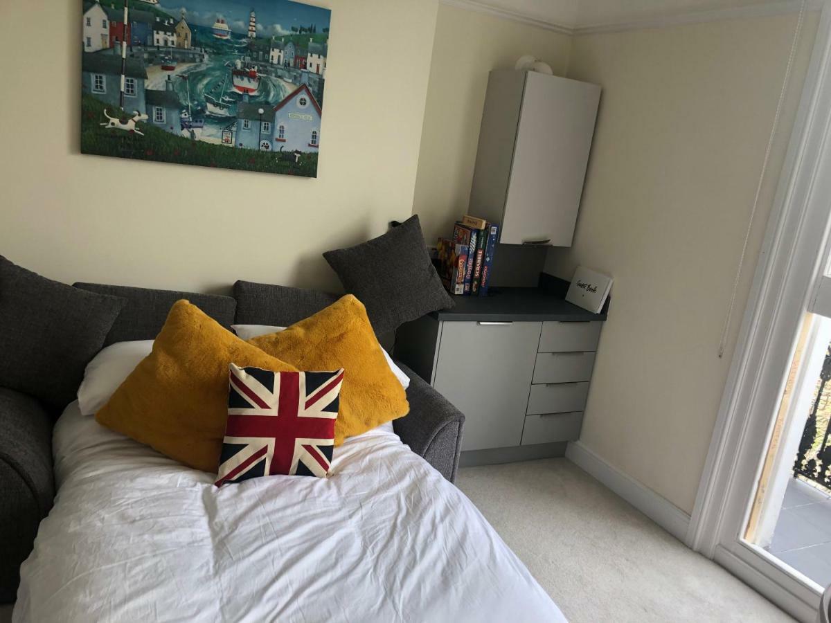 Wight On The Beach, Sleeps 4, Free Off Road Parking, Balcony With Sea Views Ryde  Exterior photo