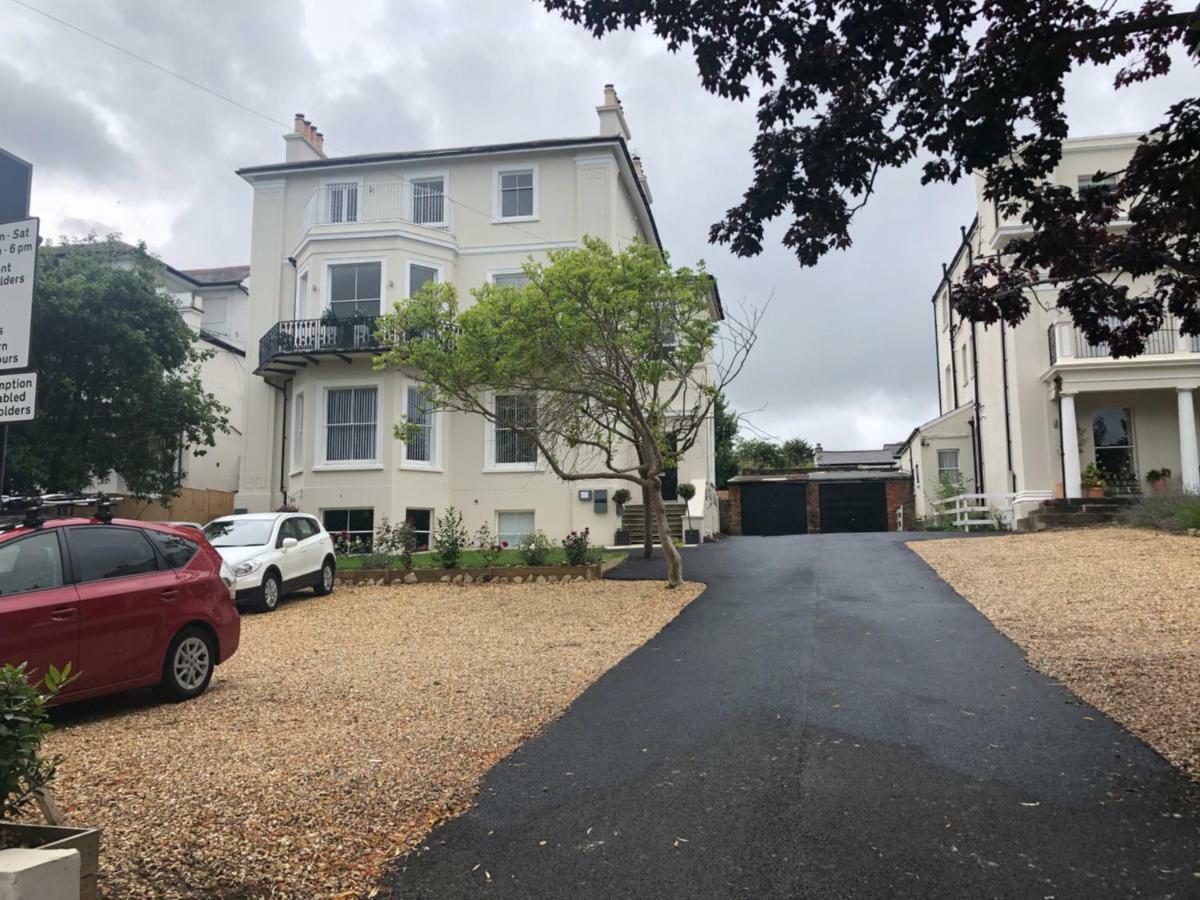 Wight On The Beach, Sleeps 4, Free Off Road Parking, Balcony With Sea Views Ryde  Exterior photo