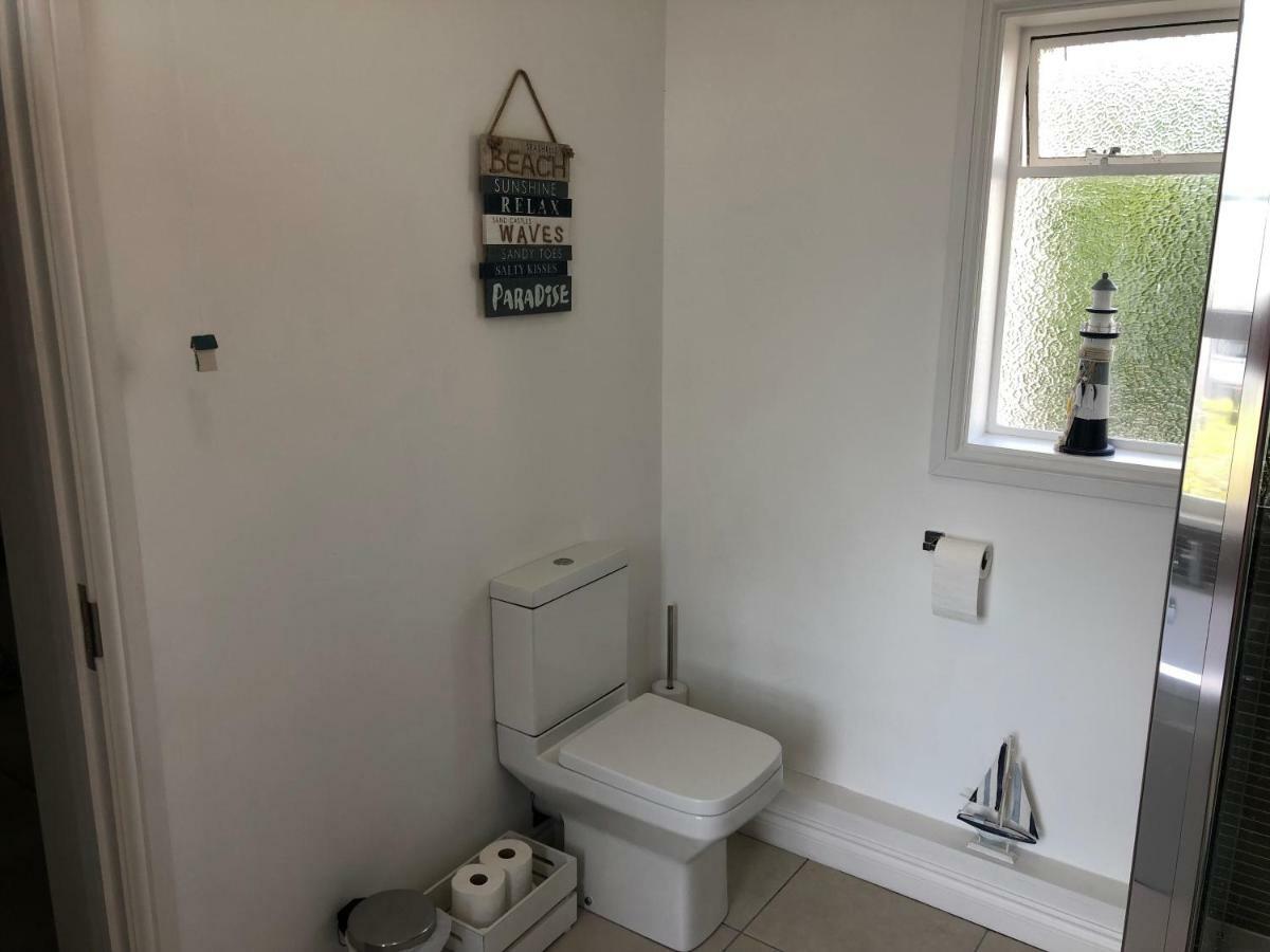 Wight On The Beach, Sleeps 4, Free Off Road Parking, Balcony With Sea Views Ryde  Exterior photo