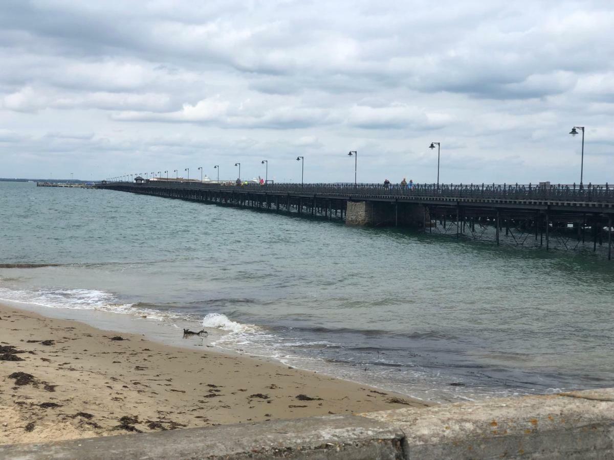 Wight On The Beach, Sleeps 4, Free Off Road Parking, Balcony With Sea Views Ryde  Exterior photo